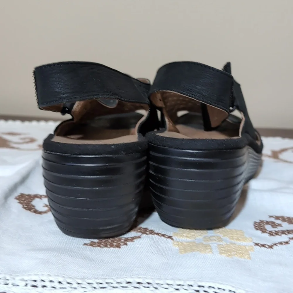 Sz 8 Clark's Black Wedge Sandals - Picture 4 of 8